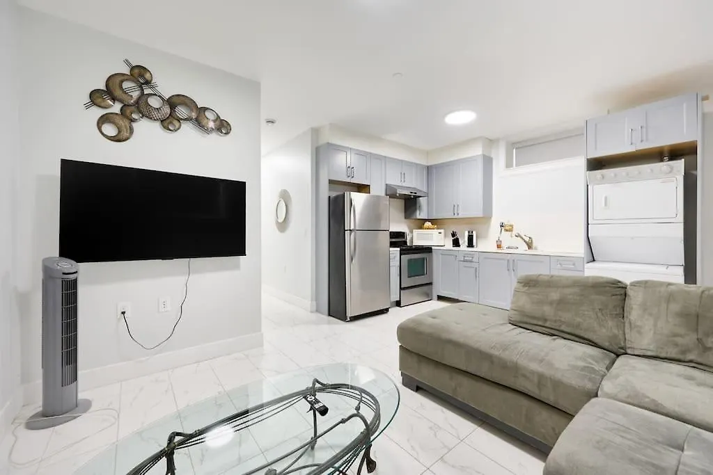 Basement Suite In Vancouver 0*,