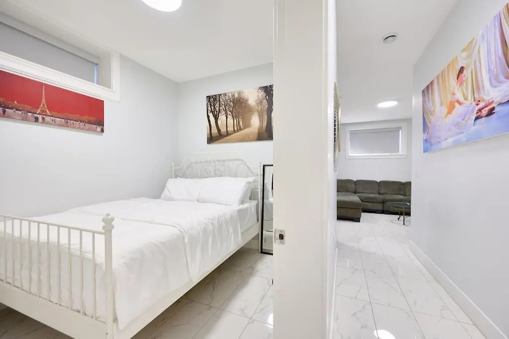 Basement Suite In 밴쿠버 0*,