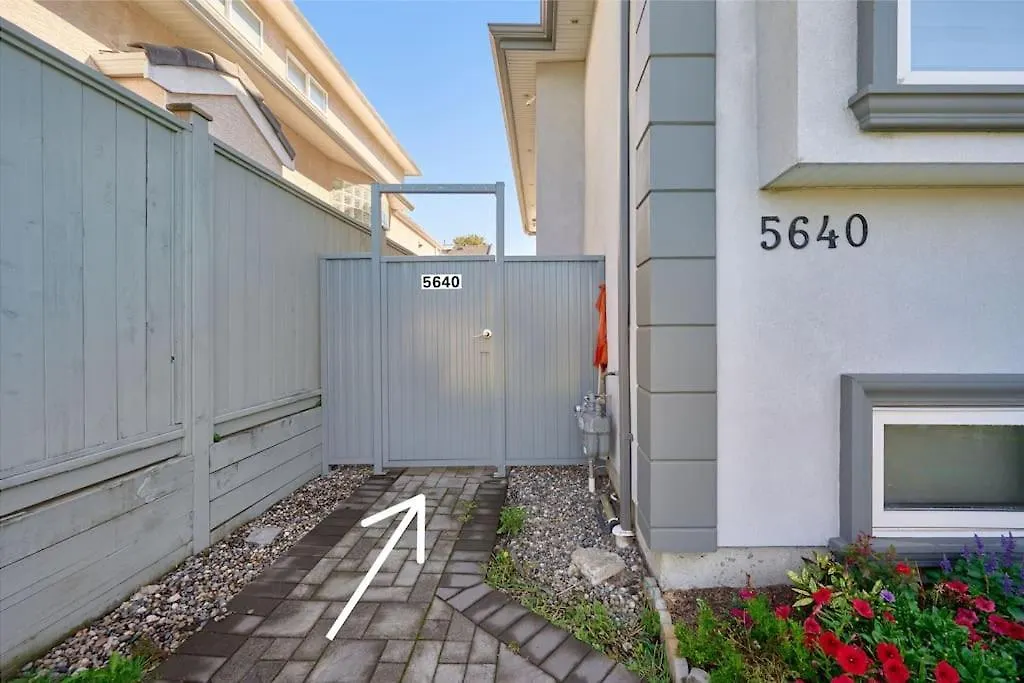 Basement Suite In 밴쿠버 0*,  캐나다